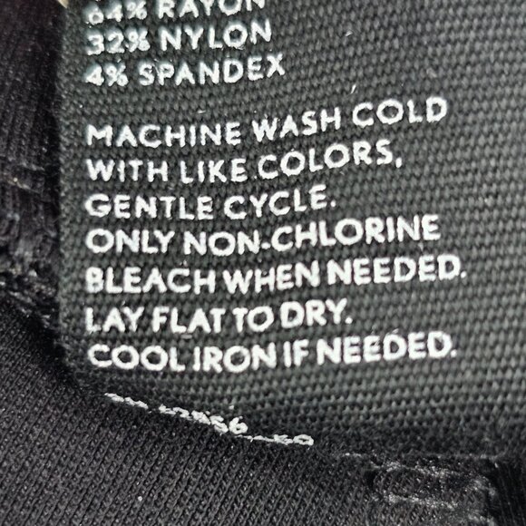 HUE Women's Pointe 7/8 Black Rayon Blend Pocketed Slit Ankle Leggings Size L NWT - Picture 9 of 14